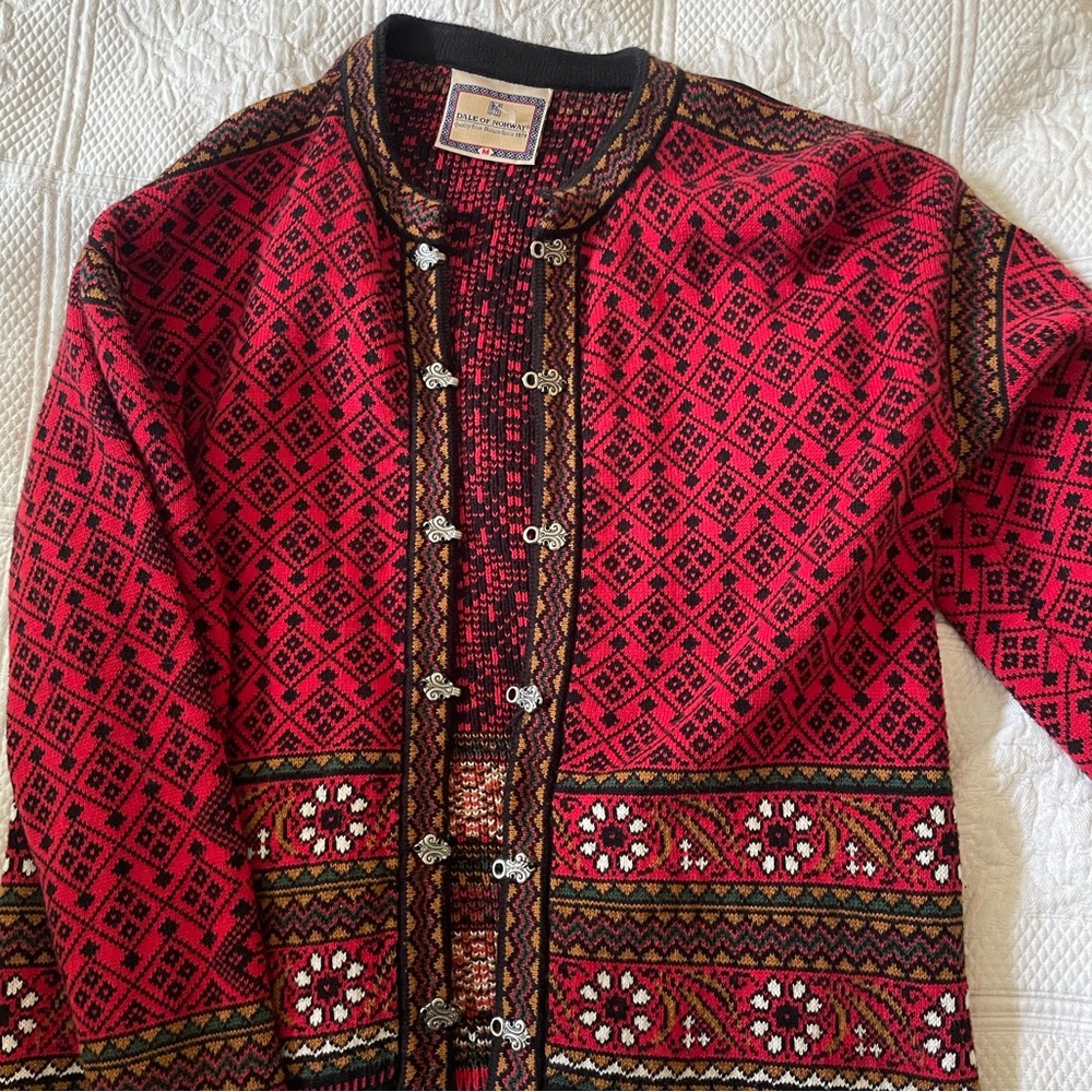 Gorgeous Dale of Norway sweater